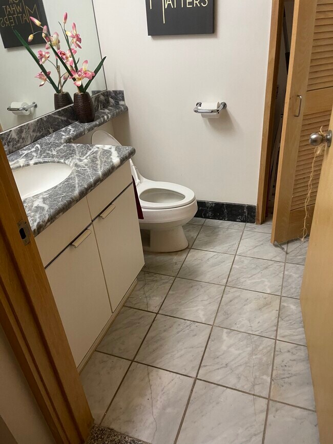 Segundo baño - 1888 Kalakaua Ave