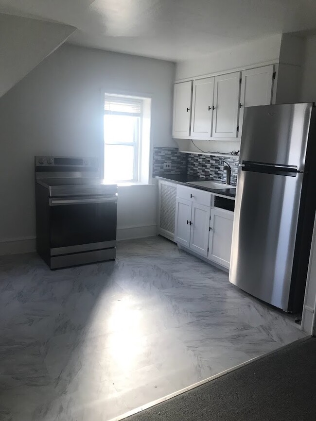 Kitchen - 6401 N Fairhill St