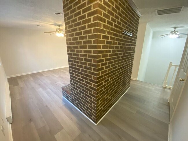 Foto del edificio - 239 Sandy Ridge Rd