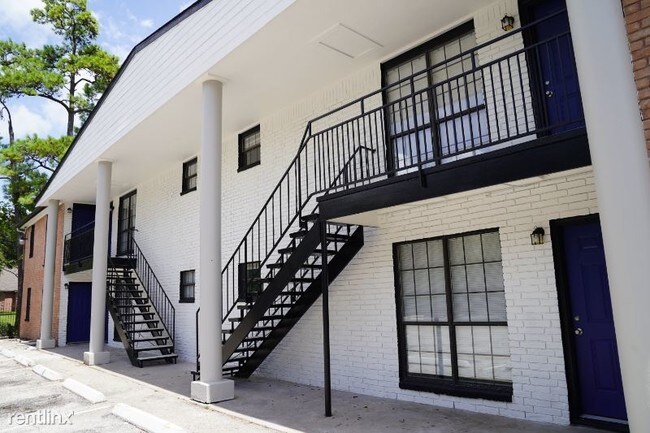 Building Photo - 2 br, 1 bath Apartment - 3316 N Macgregor Way