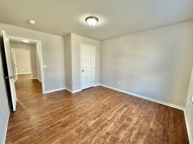 Building Photo - 2250 Northfield Ln