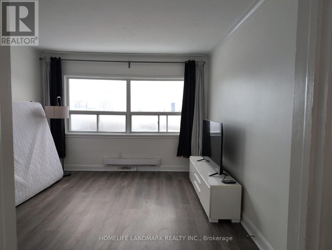 Building Photo - 289 The Queensway N