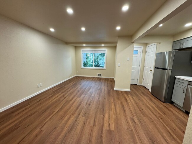 Foto del edificio - 1bd/1ba Kirkland Condo