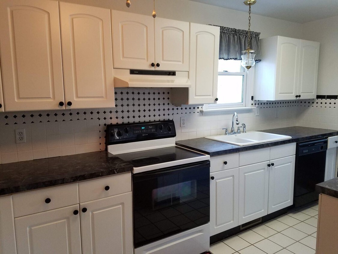 Primary Photo - 195 Bethesda Church Rd W