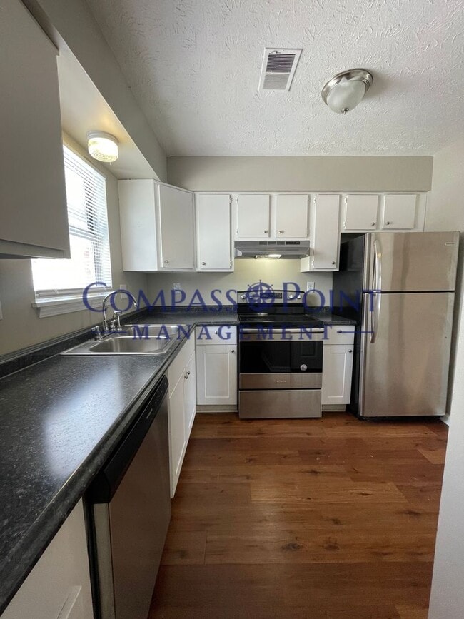 Foto del edificio - 2BR 1.5 BTH townhouse, First Month's Rent Free!!