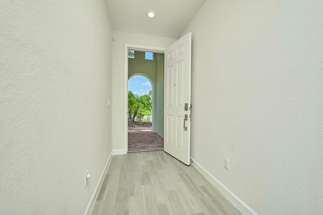 Building Photo - 6035 Sequoia Cir