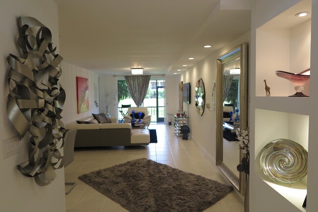 Building Photo - 7875 La Mirada Dr