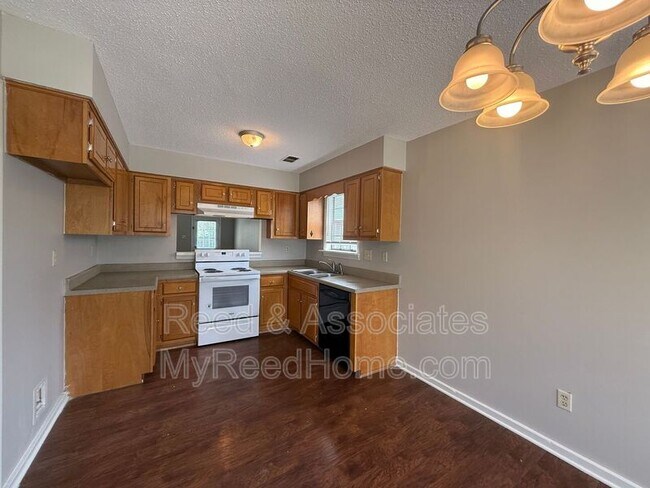 Foto del edificio - 6935 Hillindale Dr