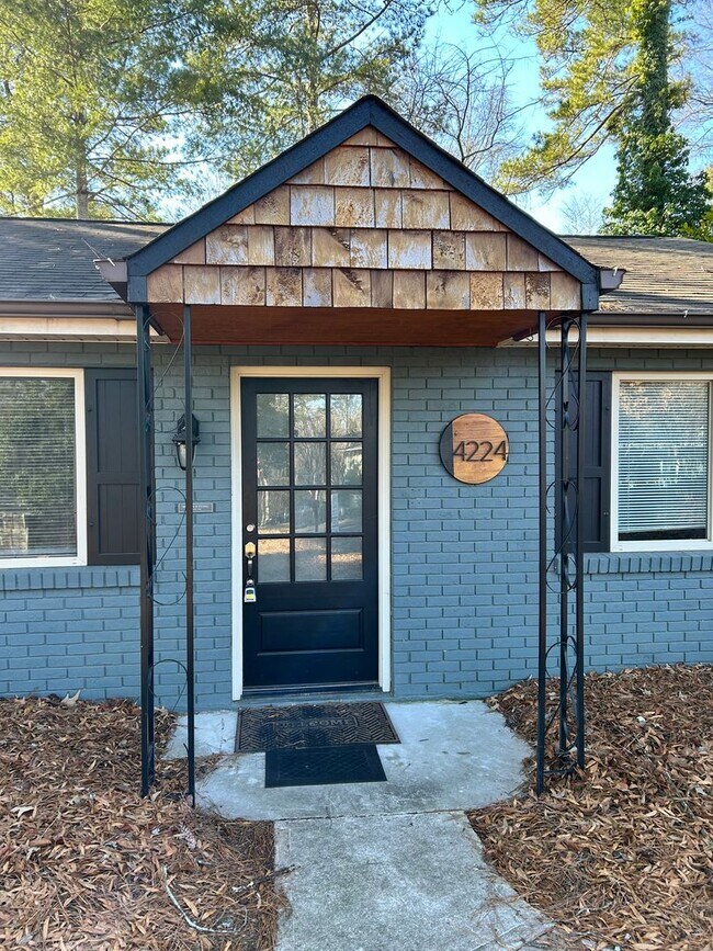 Foto del edificio - Charming & Spacious 3 Bed | 2 Bath Home | Updated w Large Yard!