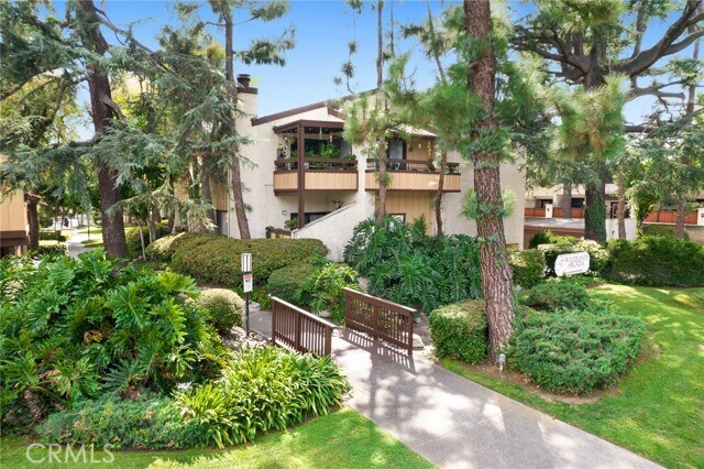 Exterior - 444 W Huntington Dr