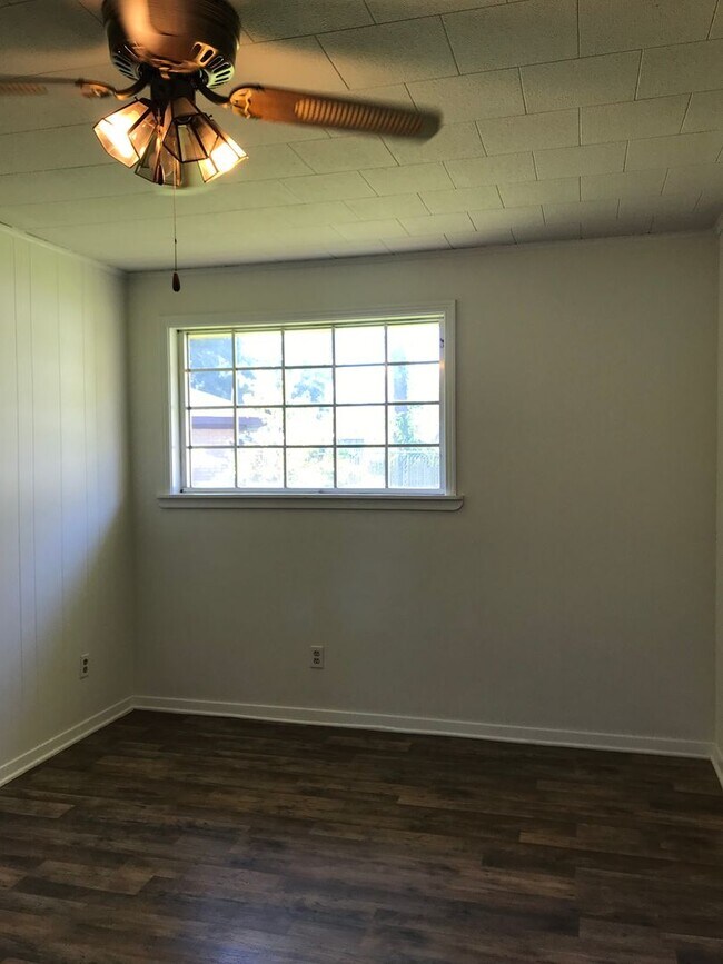 Building Photo - 3904 Castle Rd - on corner of Castle and C...