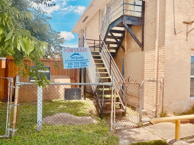 Building Photo - 1602 Henninger St