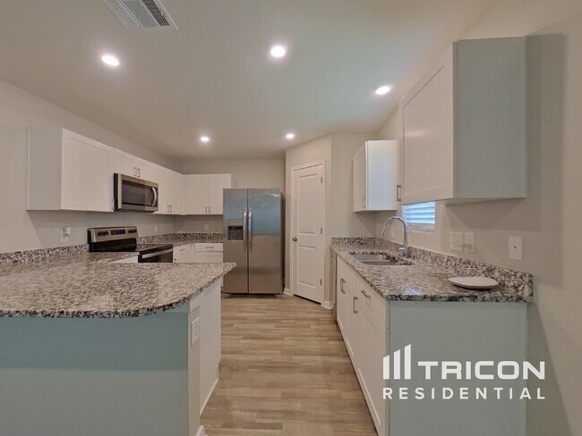Foto del edificio - 15569 Taylorcrest Dr