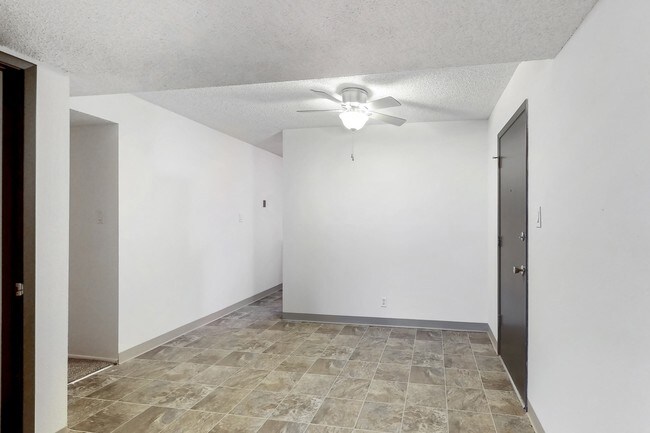 Building Photo - Colonial Village