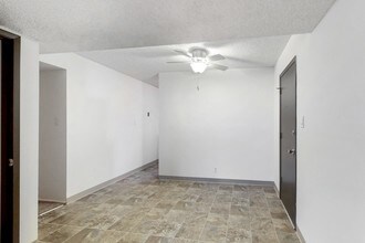 Building Photo - Colonial Village