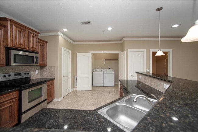 Building Photo - 7037 Kingston Cove Ln