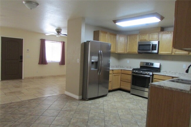 Building Photo - 548 Ramar Rd