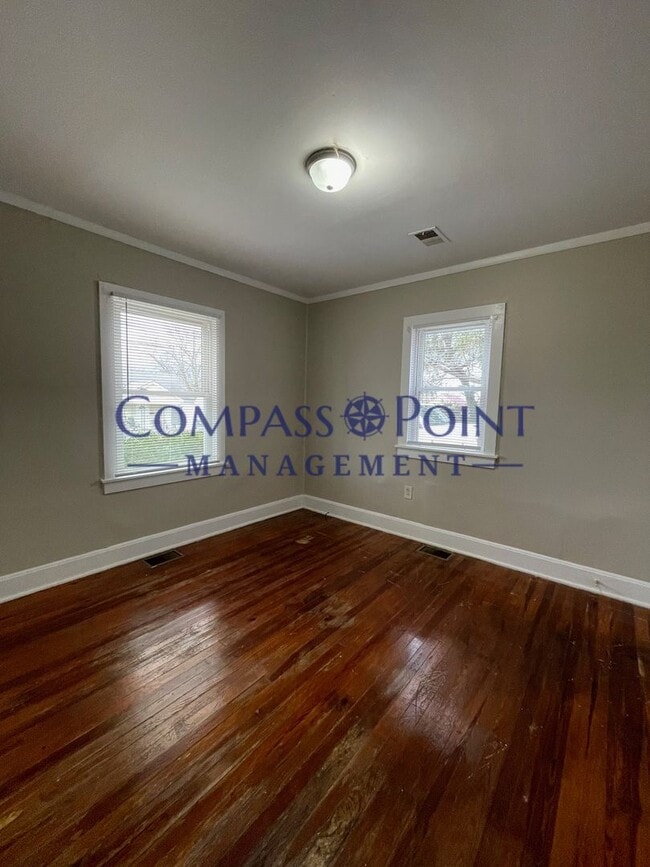 Foto del edificio - COME RELAX IN YOUR NEW HOME! -First Month's Rent Free!