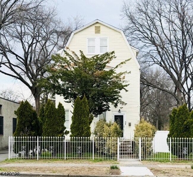 Foto del edificio - 746 Springdale Ave