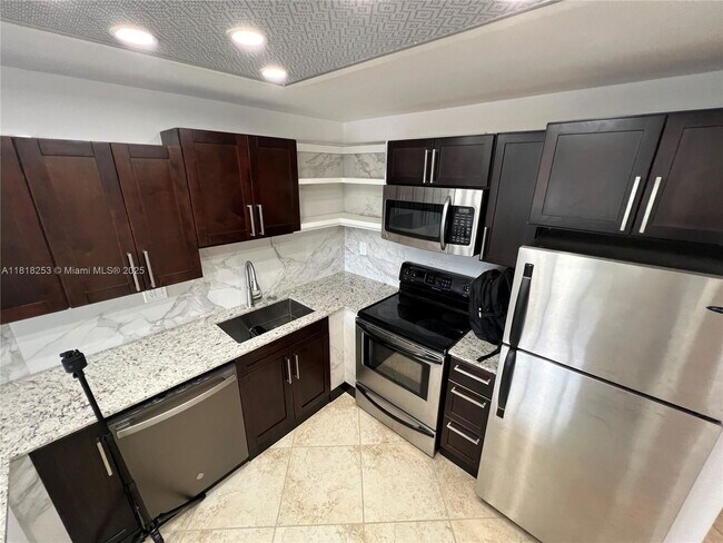 Foto del edificio - 2741 Taft St