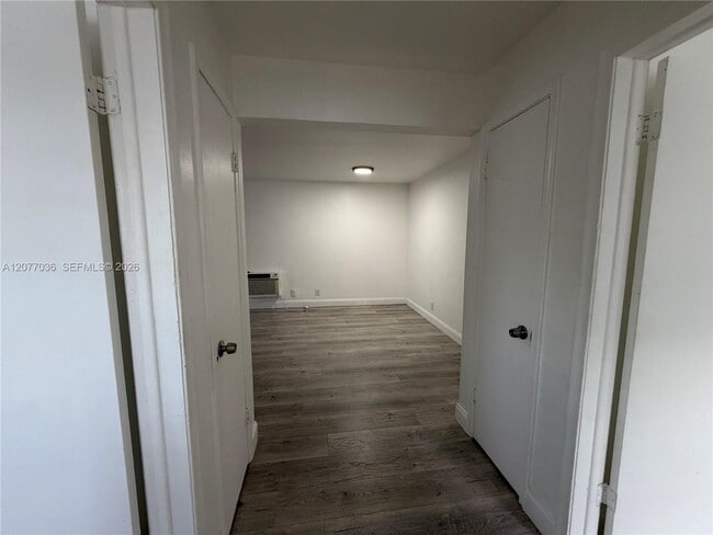 Building Photo - 1245 W 35th St