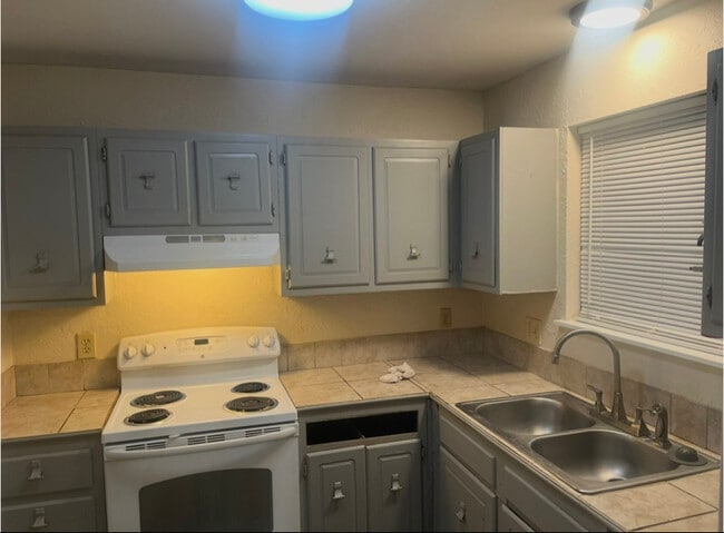 Photo - 4254 Southpark Dr Apartment