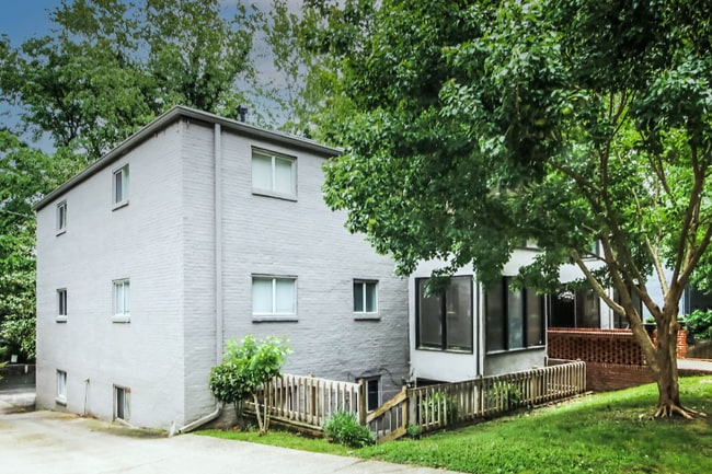 Building Photo - 885 Glendale Terrace NE