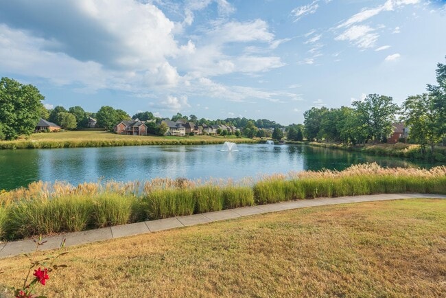 Foto del edificio - 1833 Waters Edge Dr