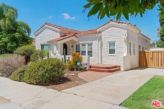 Building Photo - 337 N La Jolla Ave