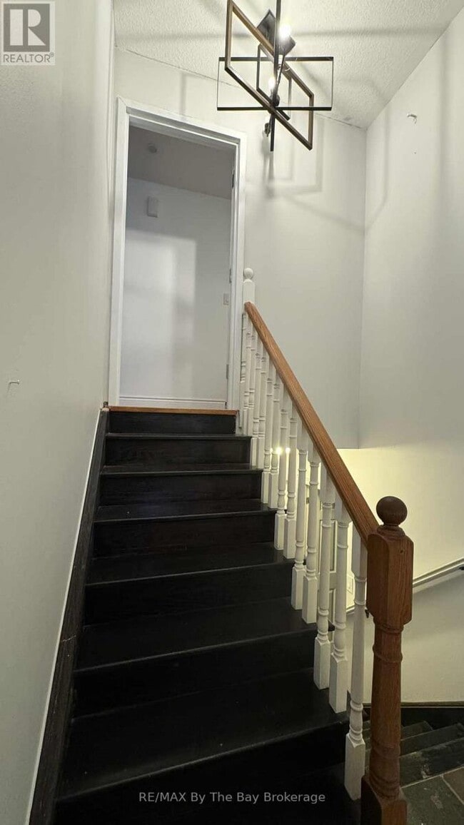 Building Photo - 41 Melrose Ave