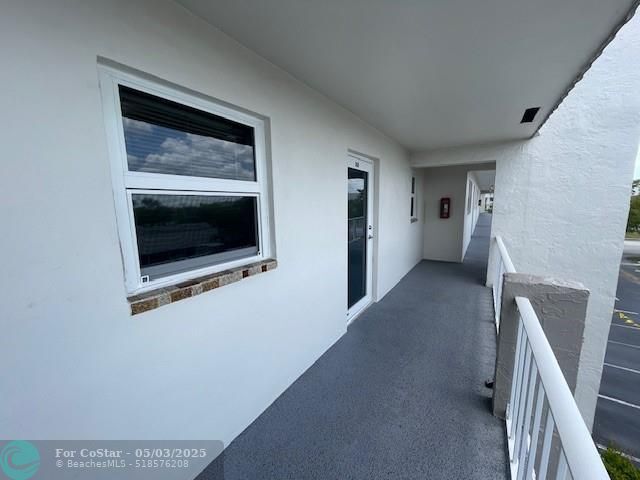 Foto del edificio - 8600 Sunrise Lakes Blvd