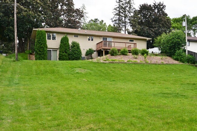 Building Photo - Beautiful 2 bed, 1 Bath Home in Roseville