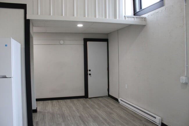 Building Photo - 26093 W Mondovi St