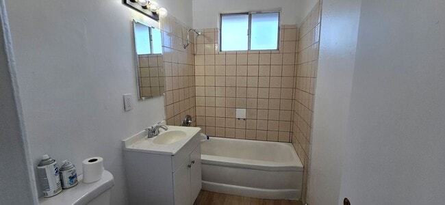 Foto del edificio - 24648 Eshelman Ave