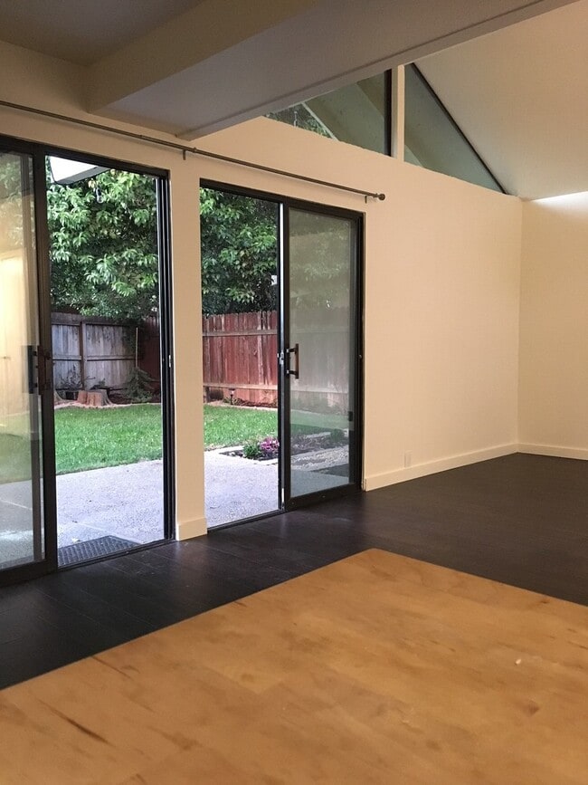 Building Photo - Super cute 2/2 (COMPLETELY UPGRADED)!!  Please read entire ad for showings!
