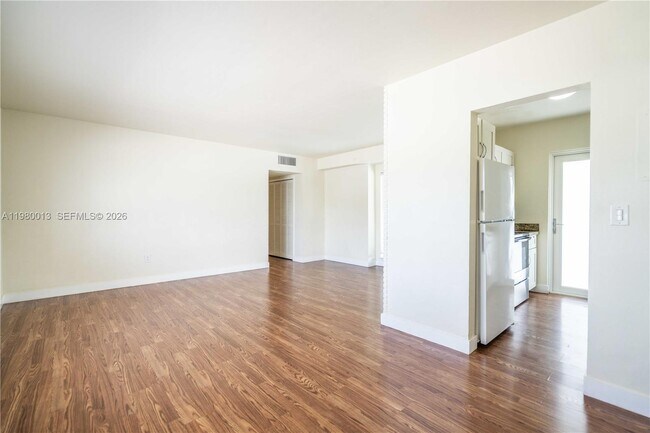 Foto del edificio - 1940 Biarritz Dr