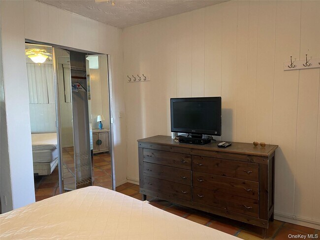 Foto del edificio - 830 Shore Rd