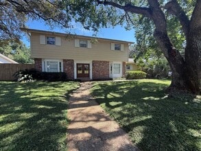Building Photo - 905 Poinciana Dr