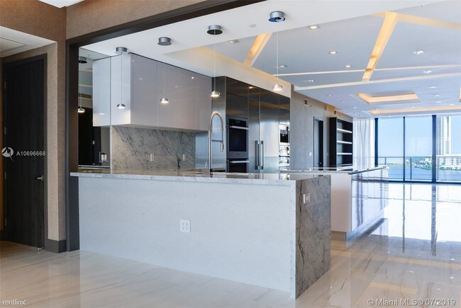 Building Photo - 5000 Island Estates Dr