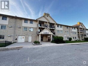 Building Photo - 731-731 Deveron Crescent