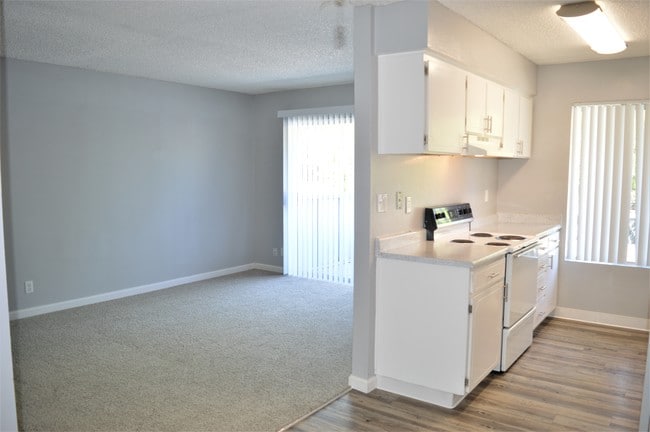 Building Photo - Riverglen by the River