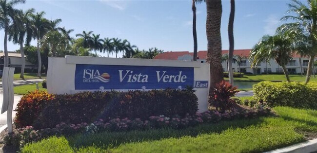 Foto del edificio - 6047 Bahia Del Mar Blvd S