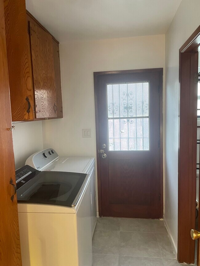 Foto del edificio - 4851 Willmonte Ave