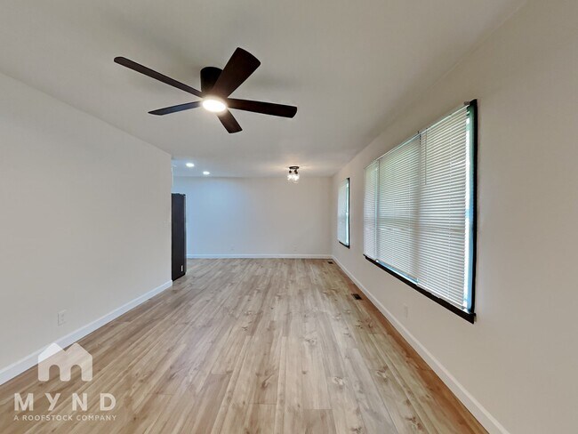 Building Photo - 352 Melpar Dr