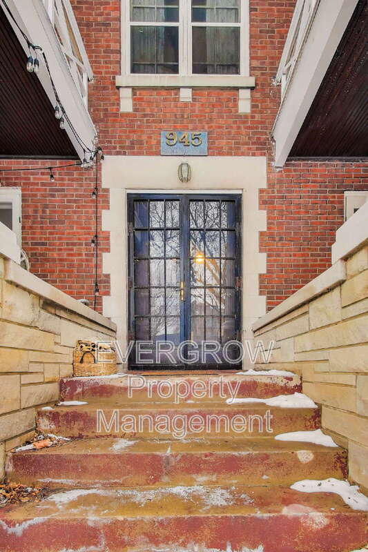 Foto del edificio - 945 Woodruff Place Middle Dr