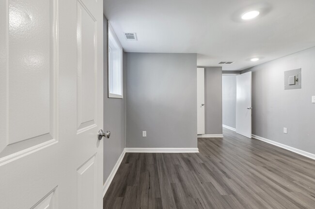 Entryway of 1br - 2058 Nettie Ct
