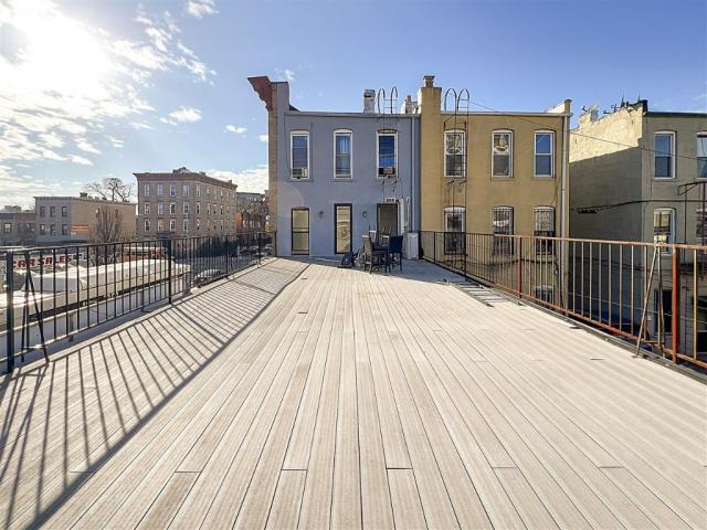 Foto del edificio - 3 bedroom in Brooklyn NY 11226