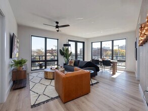 Building Photo - 303 31st Ave N