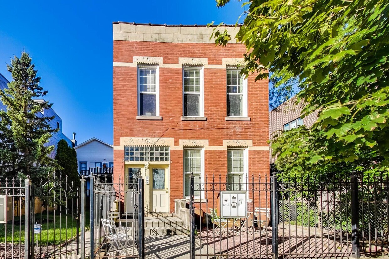 Primary Photo - 2148 W Erie St