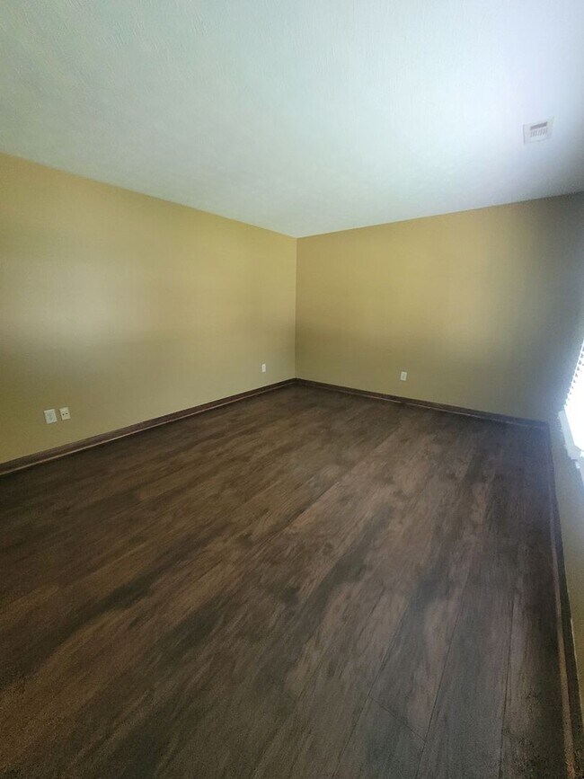 Foto del edificio - 244 Vicky Ct